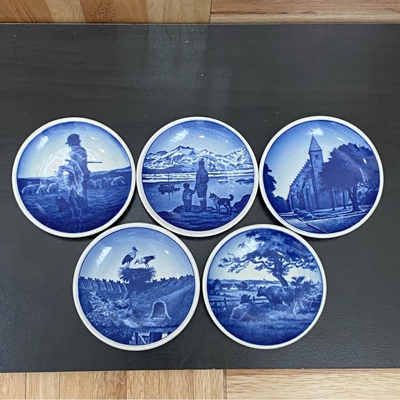 Vintage Royal Copenhagen Denmark Lot of 5 Blue & White 3”Decorative Mini Plates - Picture 3 of 15